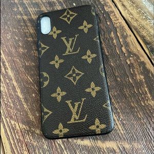 SALE🌹 IPHONE Sx-Max Monogrammed L♥️Vly casecover
